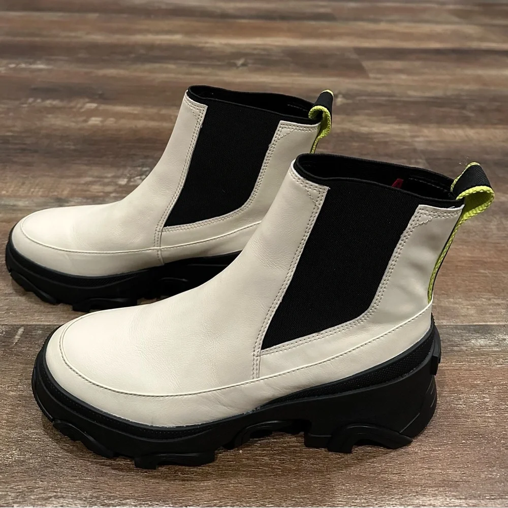 SOREL Womens Brex White Chelsea Boots Size 9